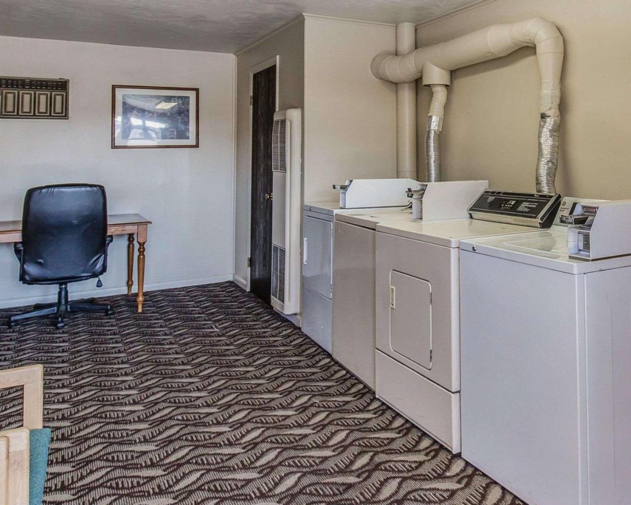 Econo Lodge Downtown Вернал Екстер'єр фото