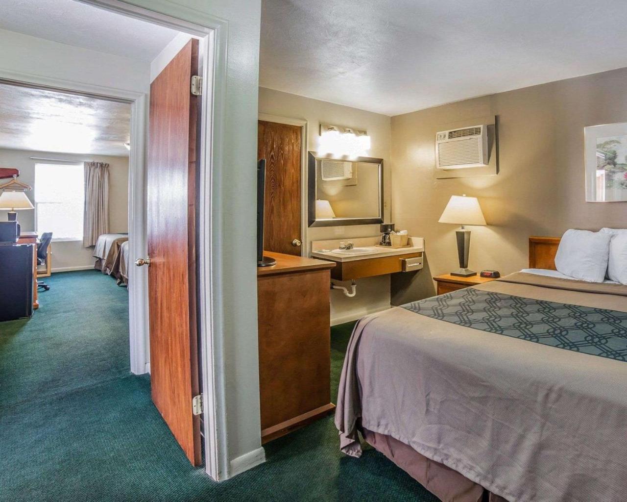 Econo Lodge Downtown Вернал Екстер'єр фото